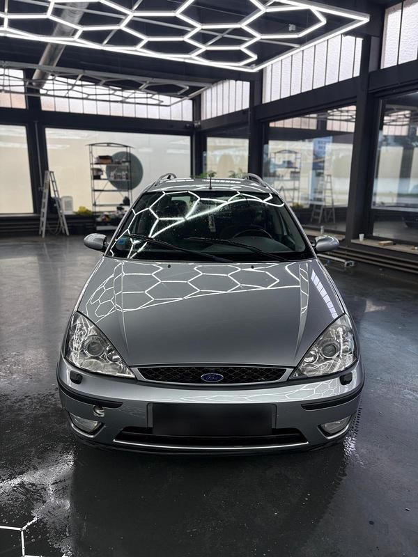 Gebraucht Ford Focus Ghia 114 PS (83 kW) 2003 Silber Kombi