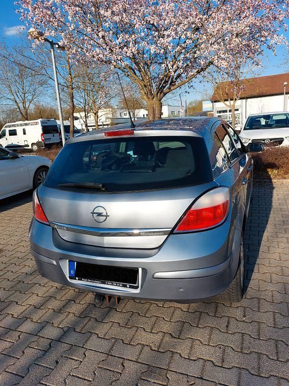 Gebraucht Opel Astra 105 PS (77 kW) 2005 Limousine