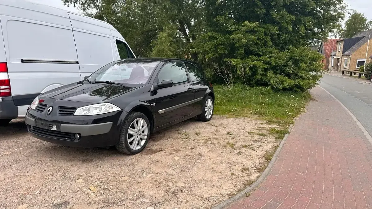 Gebraucht Renault Mégane 113 PS (83 kW) 2004 Schwarz Kleinwagen