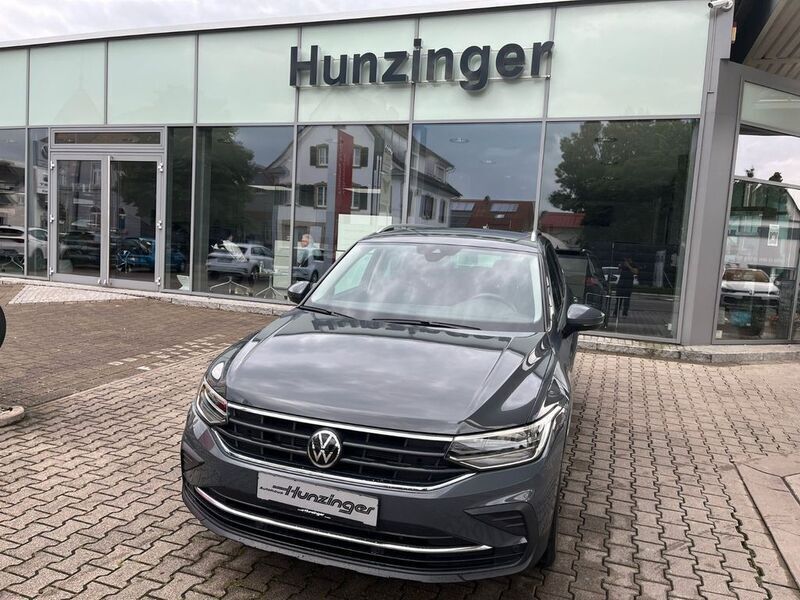 Grau Gebraucht 2022 VW Tiguan Active SUV | 30.980 € (Fairer Preis) - Bild 1/4