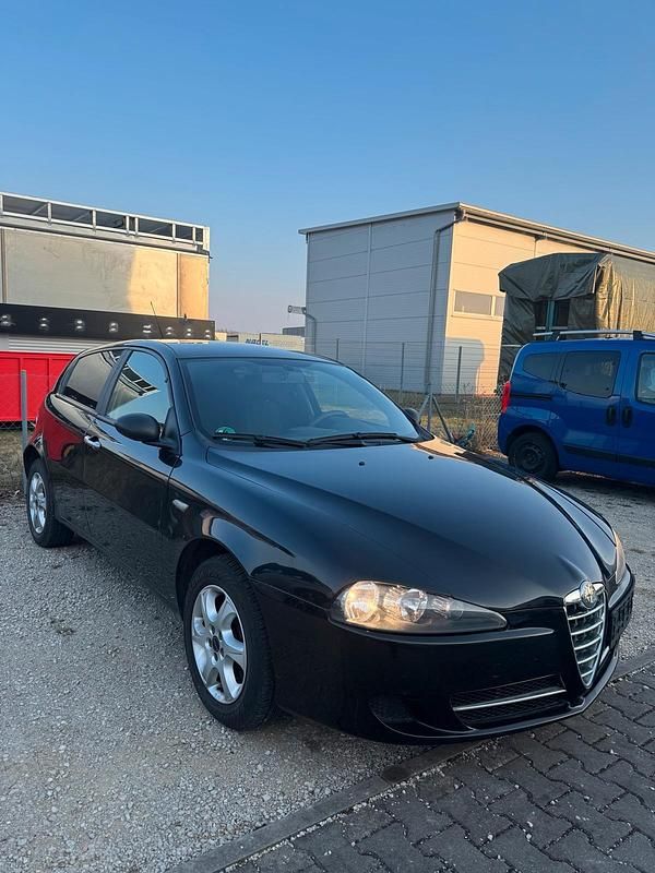 Gebraucht Alfa Romeo 147 105 PS (77 kW) 2010 Schwarz Kleinwagen