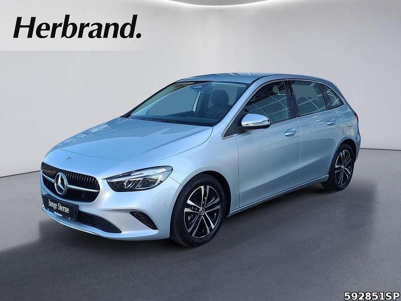 Metalliclack hightechsilber Gebraucht 2024 Mercedes B180 Progressive Van / Kleinbus | 30.780 € (Guter Preis) - Bild 1/4