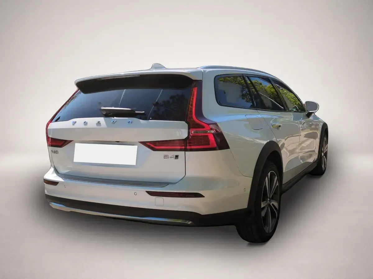 Gebraucht Volvo V60 CC Plus 197 PS (144 kW) 2024 Weiß Kombi