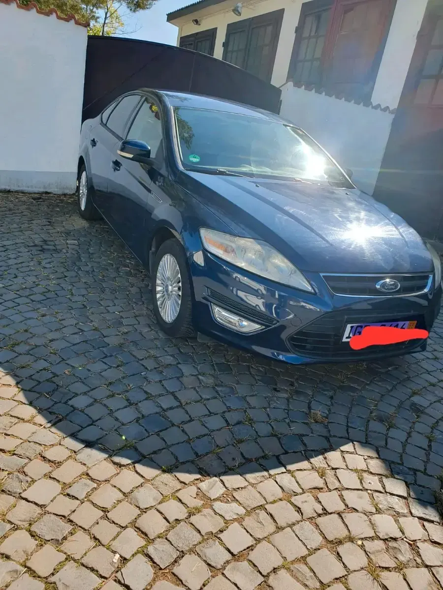 Gebraucht Ford Mondeo 140 PS (102 kW) 2012 Blau Limousine