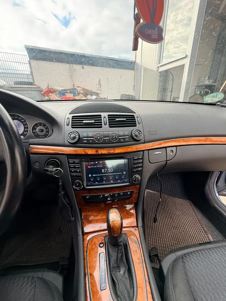 Gebraucht Mercedes E240 177 PS (130 kW) 2003 Blau Limousine