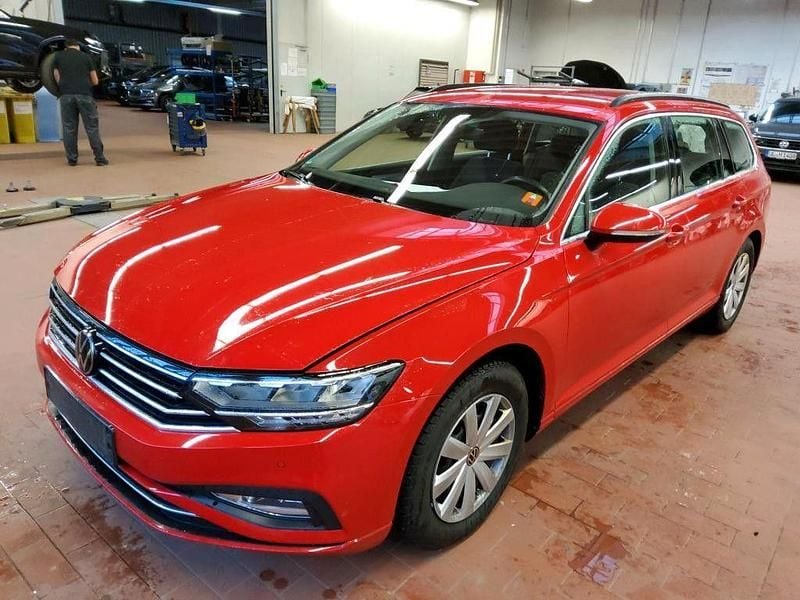 Gebraucht VW Passat Business 122 PS (89 kW) 2023 Tornadorot Kombi