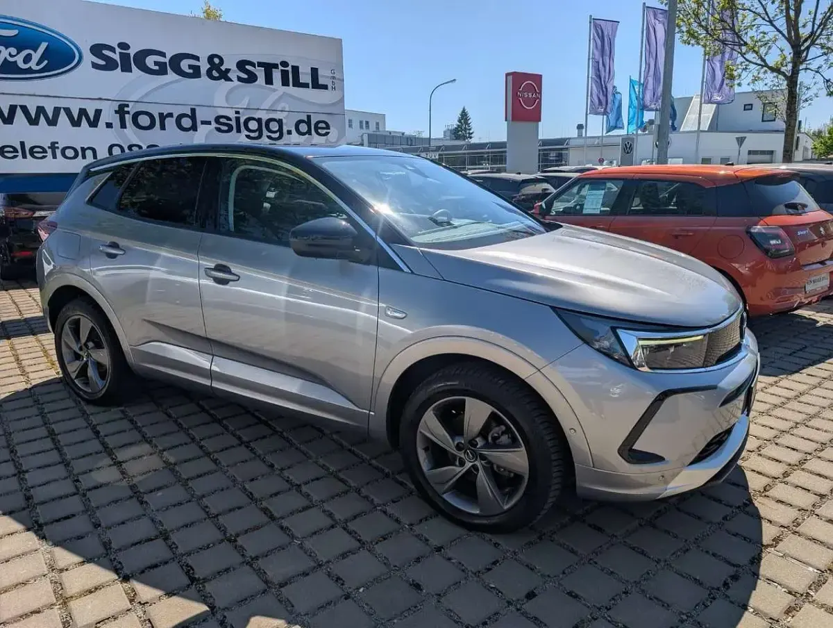 Gebraucht Opel Grandland X Elegance 131 PS (96 kW) 2023 Quarz silber SUV