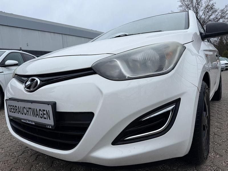 Gebraucht Hyundai i20 Edition 86 PS (63 kW) 2013 Weiß Kleinwagen