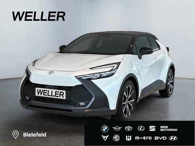 Platinumweiss perleffekt/schwa Gebraucht 2024 Toyota C-HR Team SUV | 27.880 € (Superpreis) - Bild 1/3