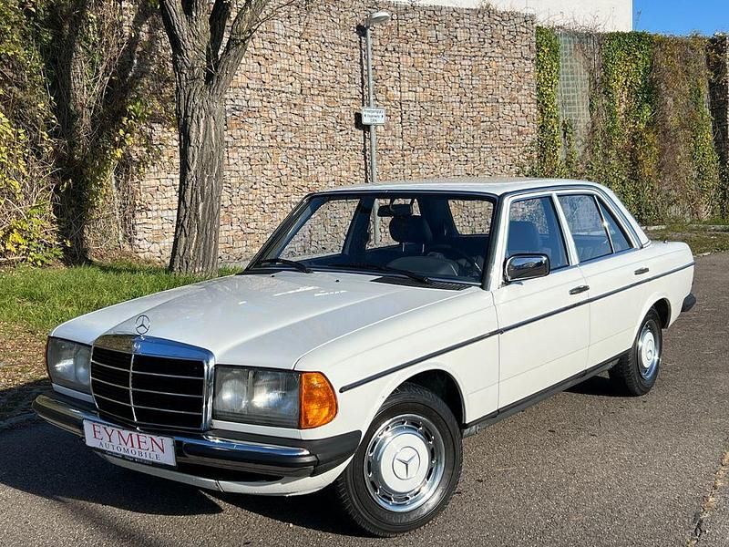Weiß Gebraucht 1983 Mercedes 200 Limousine | 19.999 € - Bild 1/4