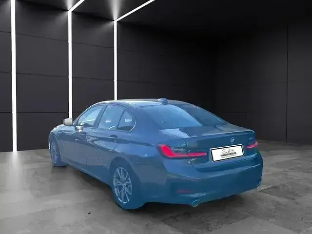 Usata BMW 330e Advantage 252 CV (185 kW) 2020 Grigio Berlina