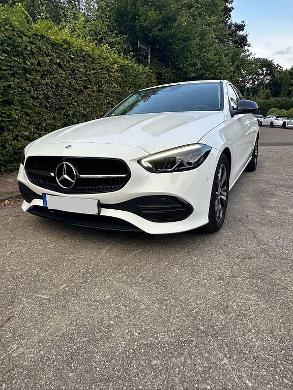 Weiß Gebraucht 2023 Mercedes C300 Limousine | 41.000 € (Guter Preis) - Bild 1/4