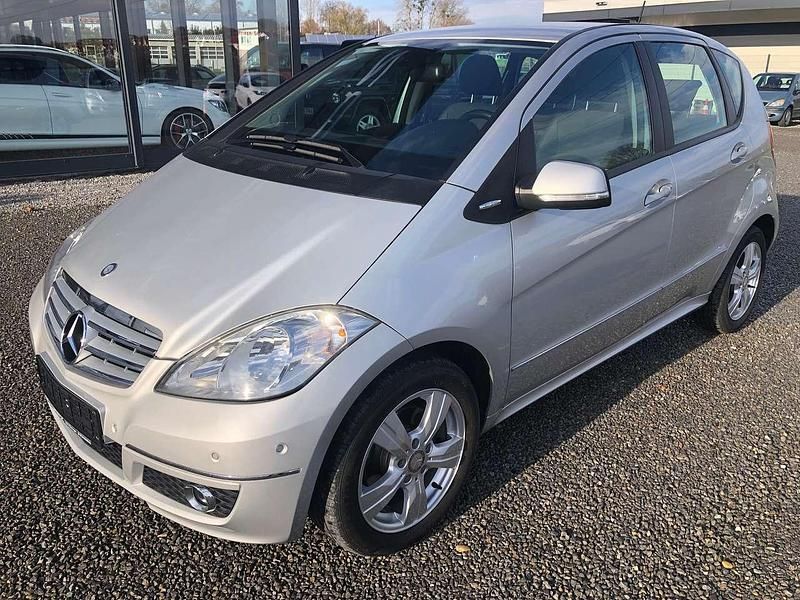 Silber Gebraucht 2012 Mercedes A200 Avantgarde Limousine | 7.750 € (Fairer Preis) - Bild 1/4