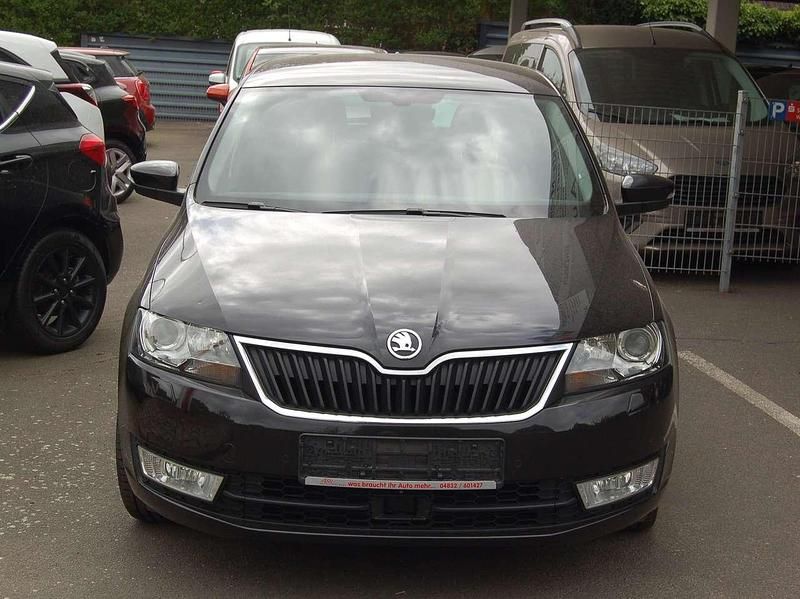 Gebraucht Skoda Rapid Joy 125 PS (91 kW) 2016 Schwarzmagic perleffekt Kleinwagen
