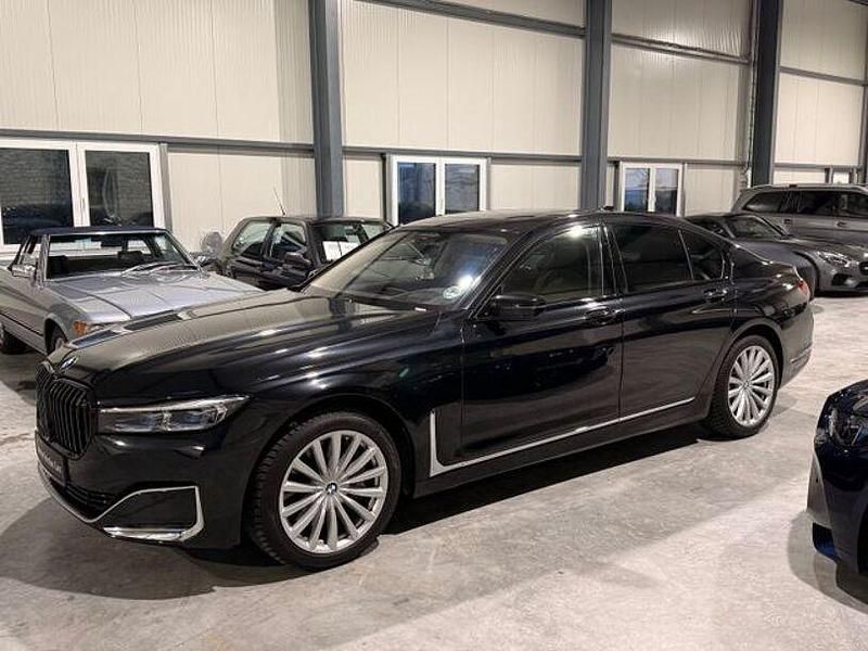 Gebraucht BMW 740 Performance 340 PS (250 kW) 2022 Black sapphire Limousine