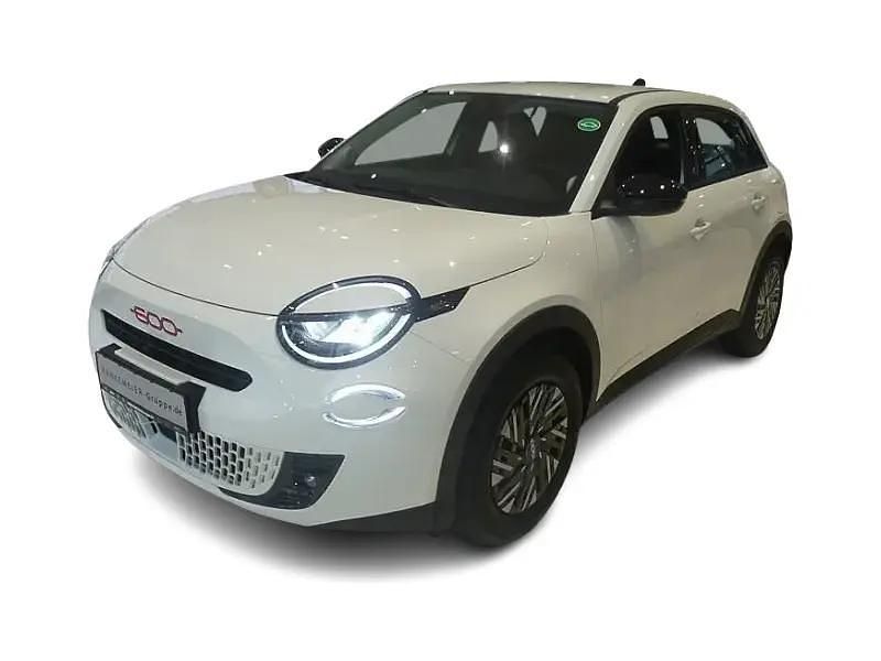 Weiß Gebraucht 2024 Fiat 600E Red SUV | 29.989 € (Teuer) - Bild 1/4