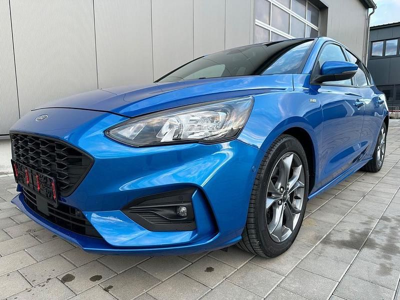 Blau Gebraucht 2020 Ford Focus ST-Line Limousine | 15.990 € (Guter Preis) - Bild 1/4
