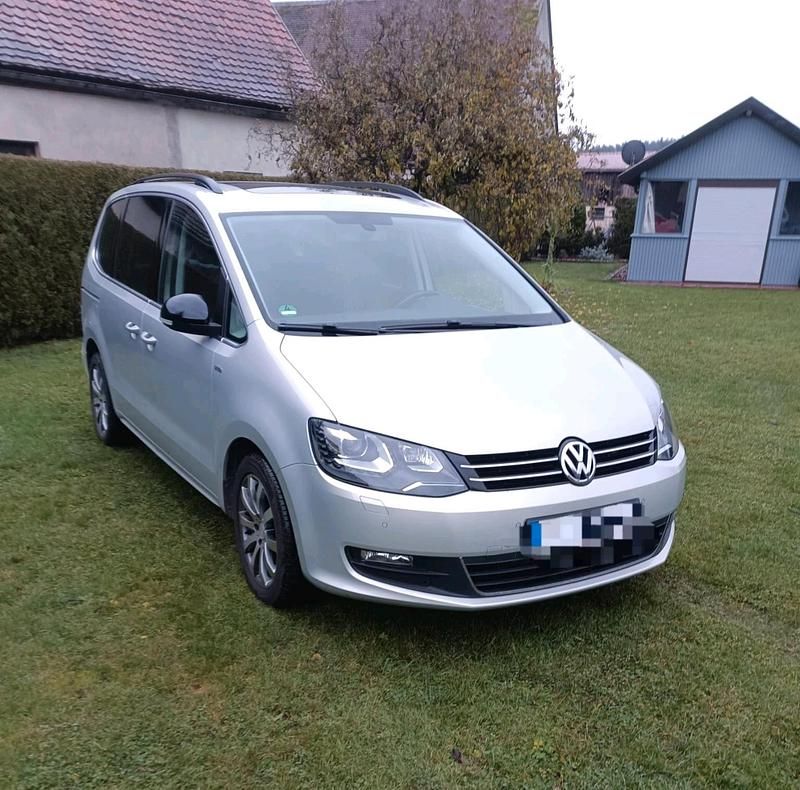 Second-hand VW Sharan 177 CP (130 kW) 2012 Argintiu Monovolum