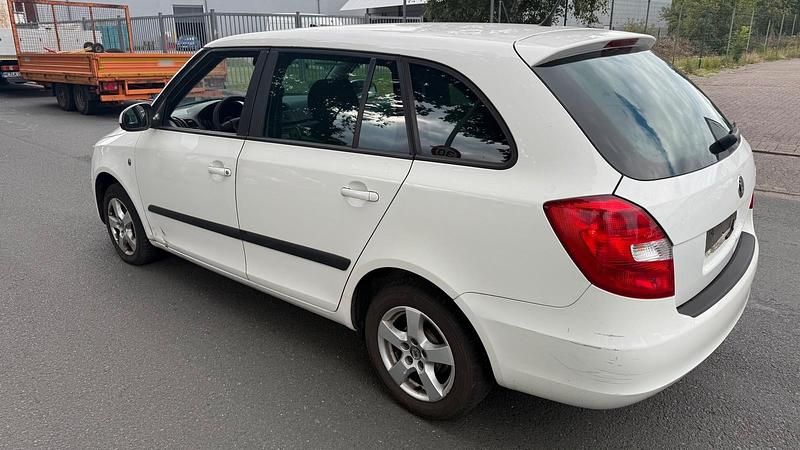 Gebraucht Skoda Fabia 75 PS (55 kW) 2012 Weiß Kombi