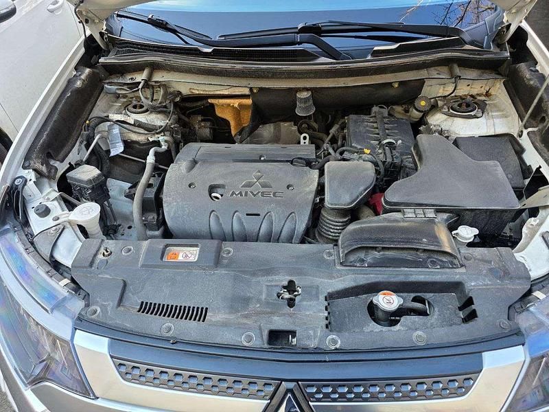 Gebraucht Mitsubishi Outlander 167 PS (122 kW) 2021 Weiß SUV