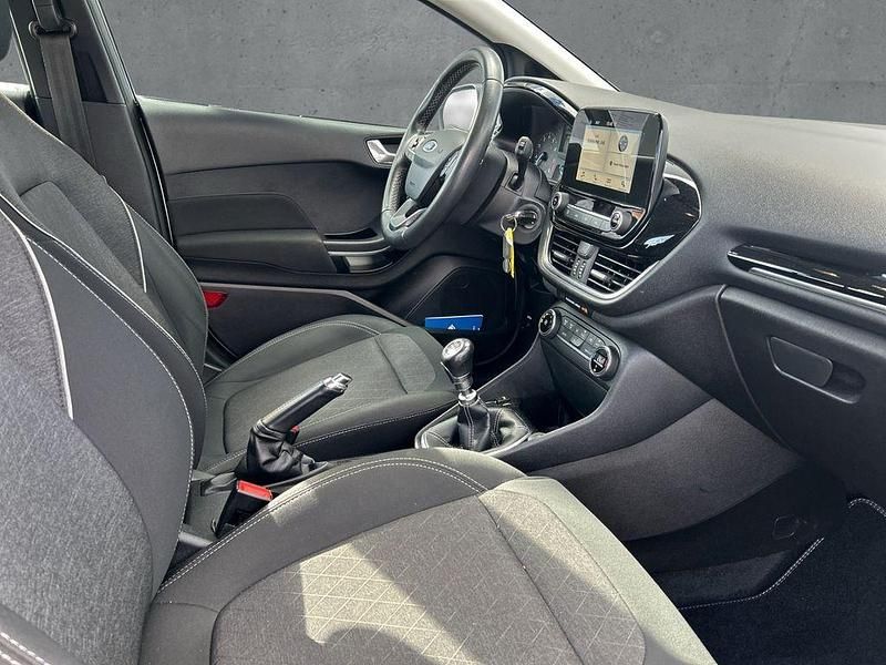 Usata Ford Fiesta Active 101 CV (74 kW) 2018 Argento Utilitaria