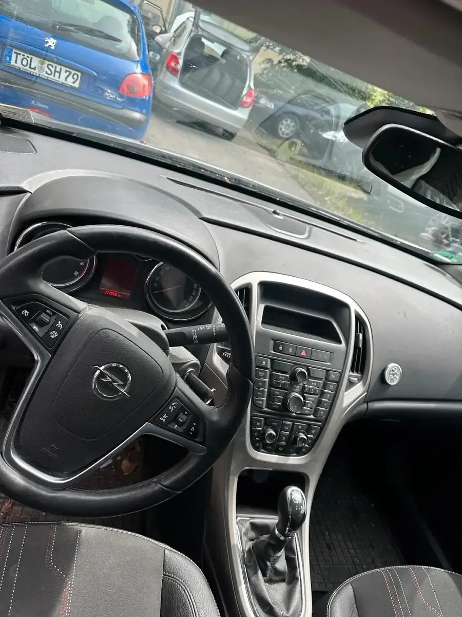 Gebraucht Opel Astra 140 PS (102 kW) 2013 Grau Kleinwagen