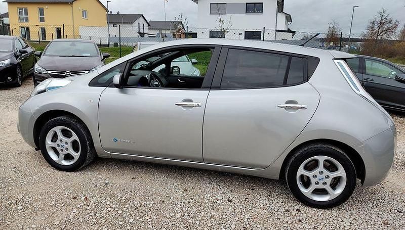 Gebraucht Nissan Leaf Acenta 80 kW (109 PS) 2015 Silber Kleinwagen