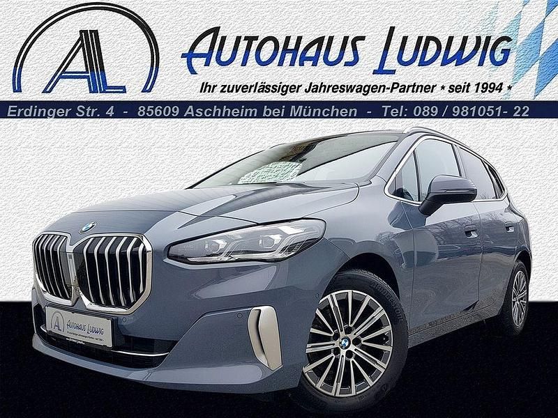 Grau Gebraucht 2023 BMW 218 Active Tourer Luxury Line Van / Kleinbus | 26.900 € (Teuer) - Bild 1/4