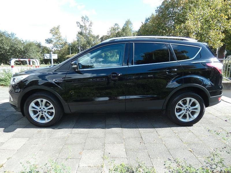 Gebraucht Ford Kuga Titanium 150 PS (110 kW) 2018 Schwarz SUV