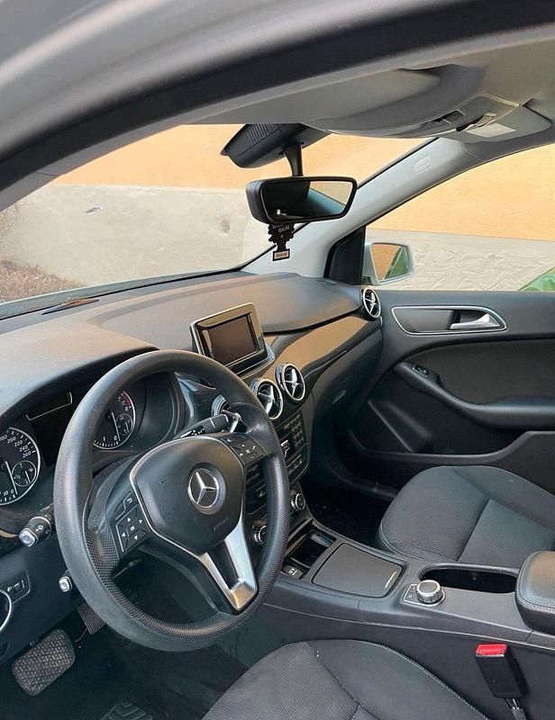 Gebraucht Mercedes B200 156 PS (114 kW) 2012 Silber Van / Kleinbus
