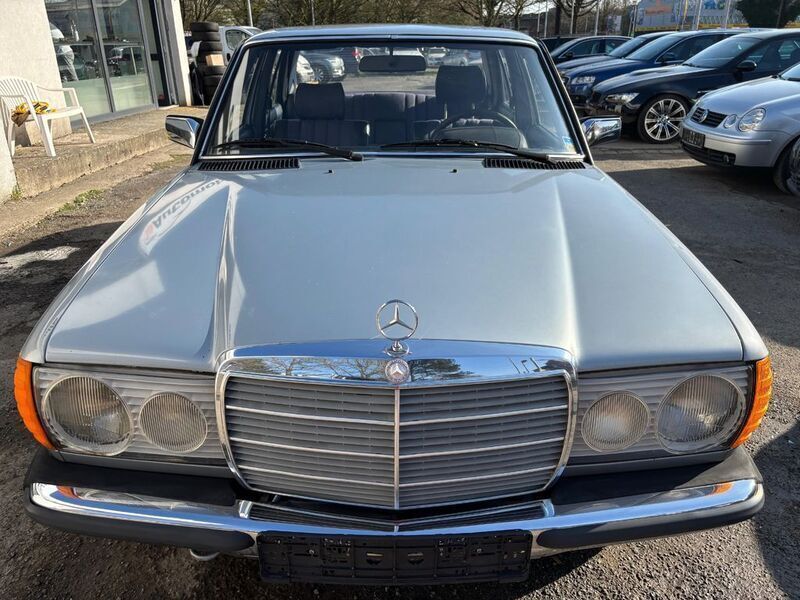 Gebraucht Mercedes 200 109 PS (80 kW) 1981 Blau Limousine