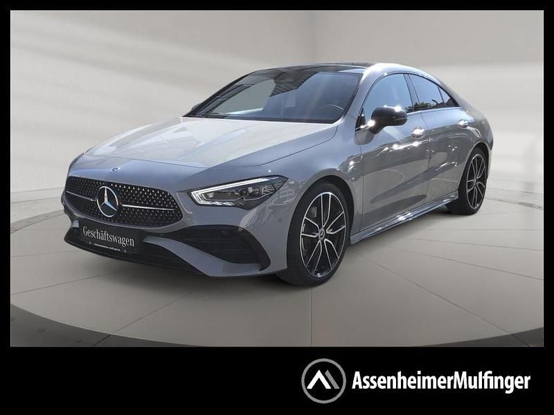 Grau Gebraucht 2025 Mercedes CLA200 AMG Coupé | 39.879 € (Etwas zu teuer) - Bild 1/4