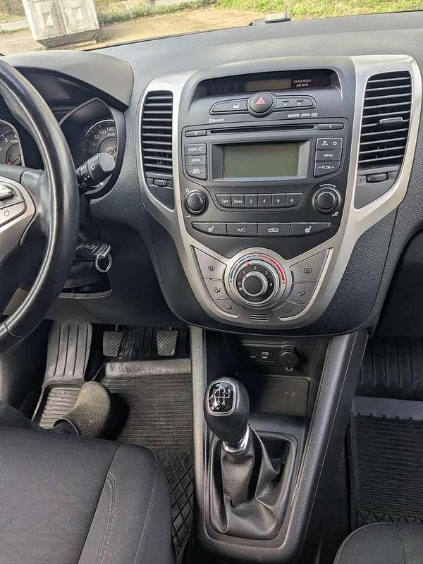 Gebraucht Hyundai i20 Space 90 PS (66 kW) 2018 Schwarz Limousine