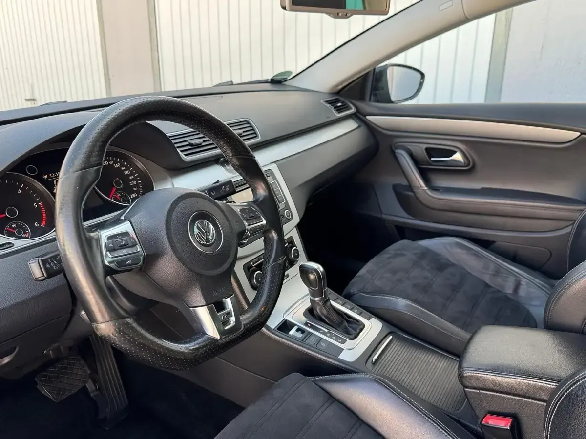 Gebraucht VW Passat R-line 140 PS (102 kW) 2011 Schwarz Limousine