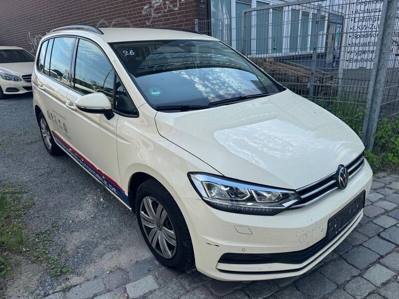 Gebraucht VW Touran Comfortline 150 PS (110 kW) 2023 Beige Van / Kleinbus