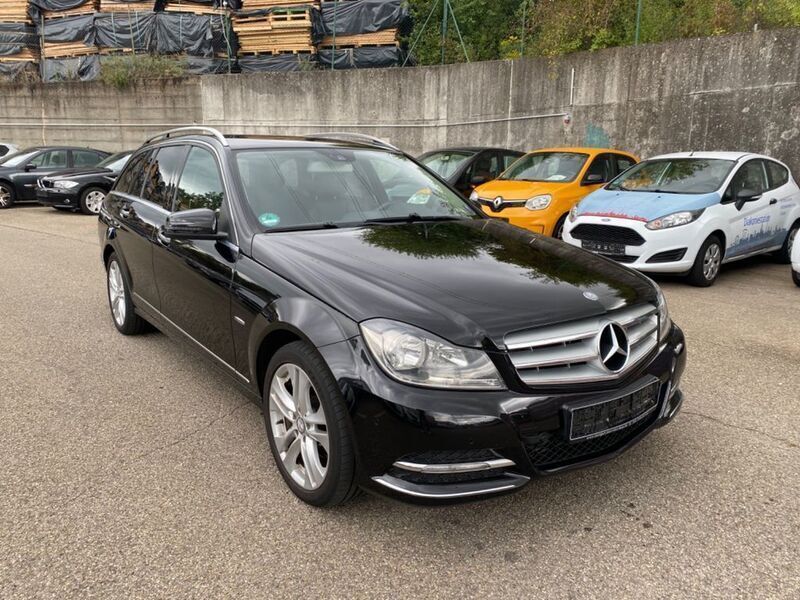 Schwarz Gebraucht 2012 Mercedes C200 Avantgarde Limousine | 6.950 € (Superpreis) - Bild 1/4