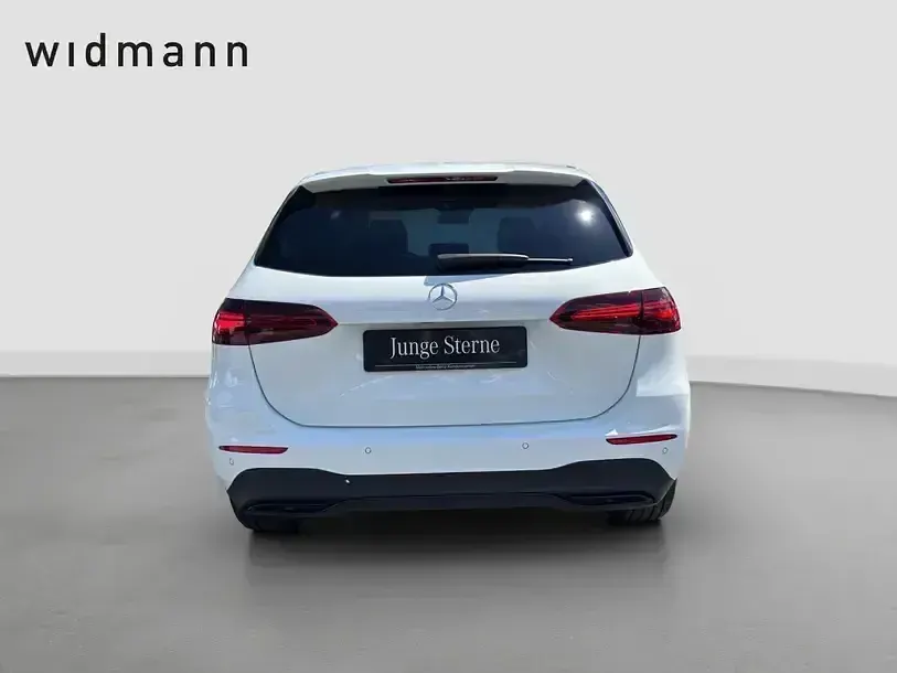 Gebraucht Mercedes B200 Advanced 163 PS (119 kW) 2024 Unilack polarweiss Kleinwagen