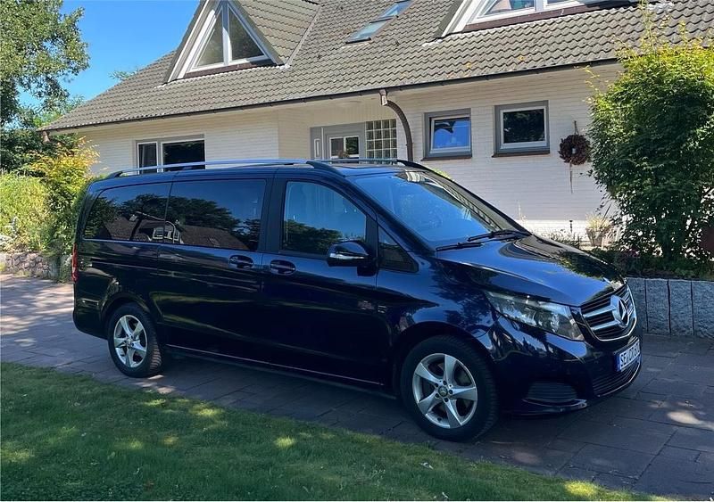 Blau Gebraucht 2015 Mercedes V220 Van / Kleinbus | 24.950 € (Guter Preis) - Bild 1/4