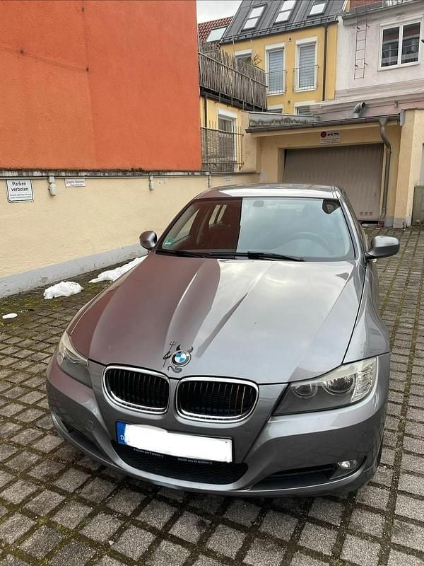 Gebraucht BMW 320 163 PS (119 kW) 2010 Grau Limousine