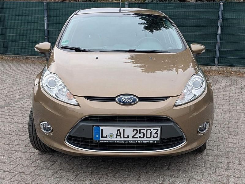 Gebraucht Ford Fiesta Titanium 82 PS (60 kW) 2011 Braun Kleinwagen