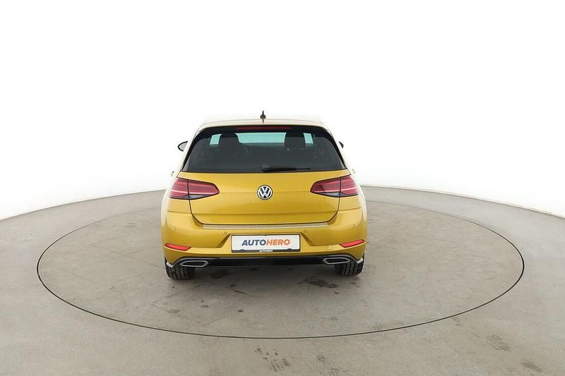 Gebraucht VW Golf VII Highline 2019 Gelb Limousine