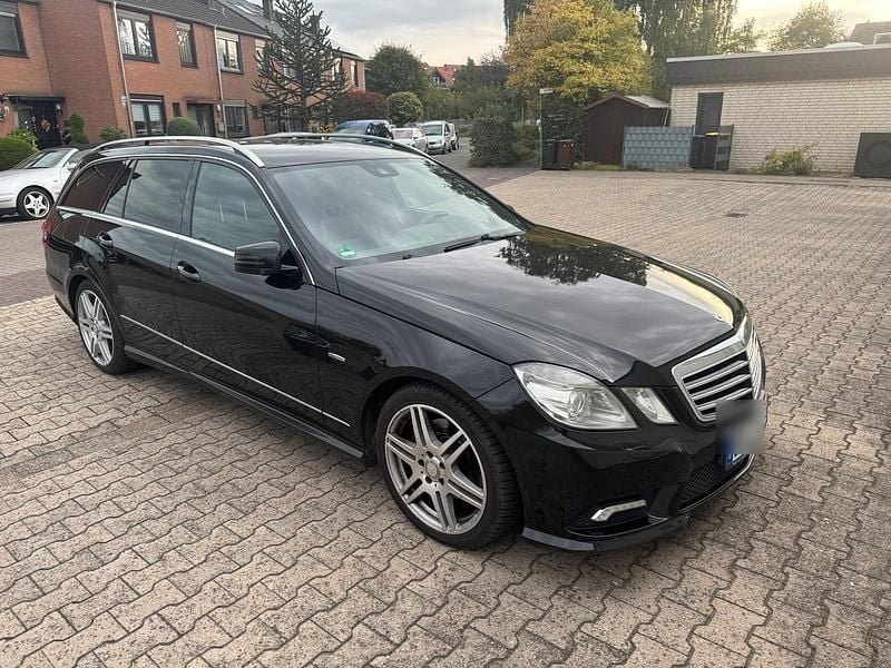 Schwarz Gebraucht 2010 Mercedes E350 Limousine | 9.500 € (Superpreis) - Bild 1/4