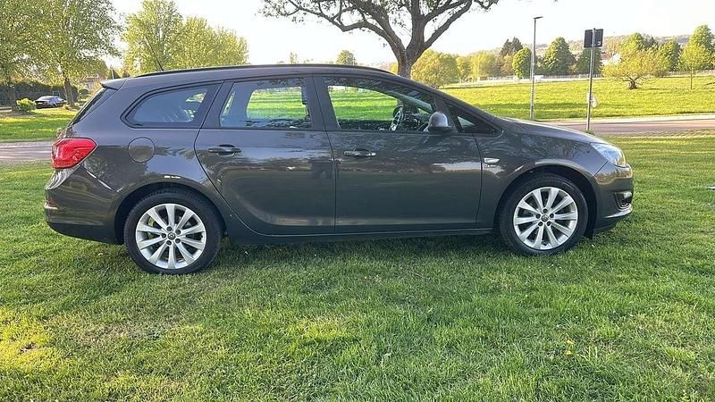 Gebraucht Opel Astra Active 140 PS (102 kW) 2013 Plat.anthr./rogrey/0j:silbergr Kombi