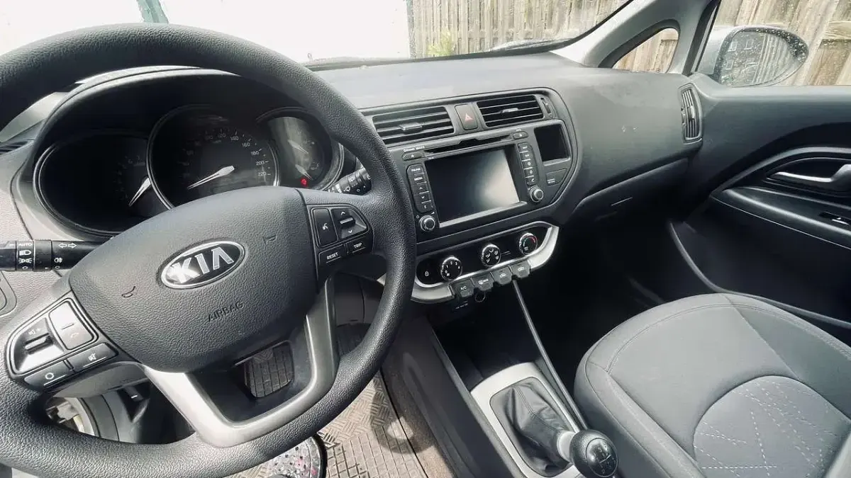 Gebraucht Kia Rio Spirit 86 PS (63 kW) 2014 Silber Limousine