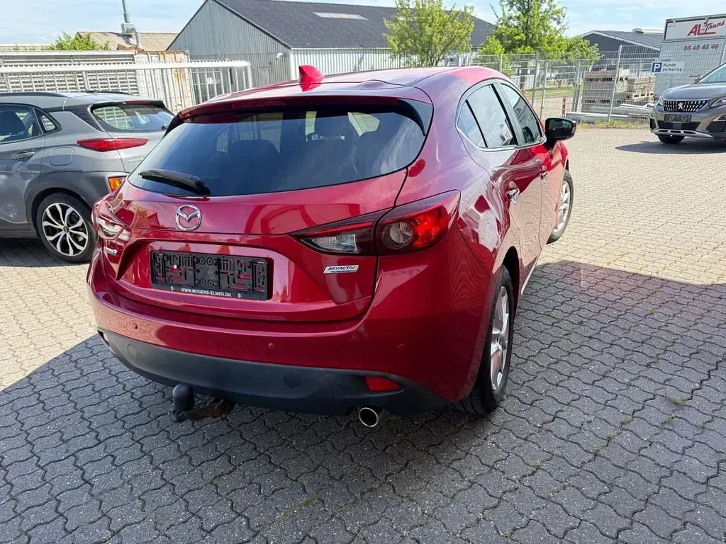 Gebraucht Mazda 3 Prime-Line 101 PS (74 kW) 2015 Rot Limousine