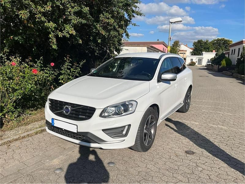Weiß Gebraucht 2014 Volvo XC60 R-Design SUV | 16.390 € - Bild 1/4