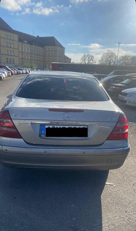 Gebraucht Mercedes E220 Elegance 150 PS (110 kW) 2003 Grau Limousine