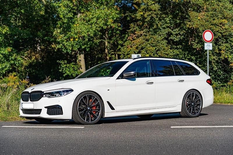 Weiß Gebraucht 2018 BMW M550 M Performance Limousine | 29.490 € (Guter Preis) - Bild 1/4