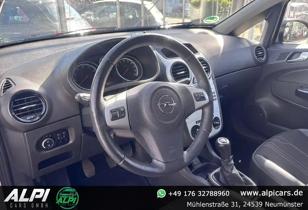 Gebraucht Opel Corsa 69 PS (50 kW) 2012 Silber Kleinwagen