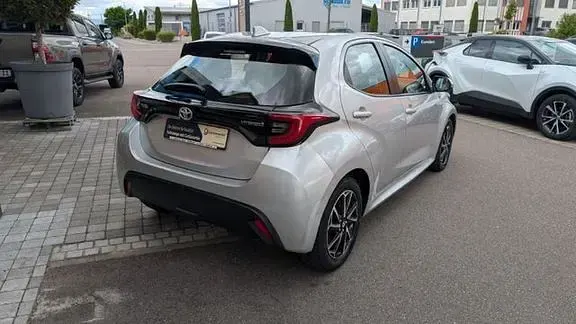 Gebraucht Toyota Yaris Basis 116 PS (85 kW) 2020 Platinsilber metallic